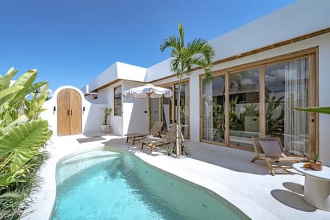 Property building, Natural landscape, Garden view, Pool view, Swimming pool, sunbed
