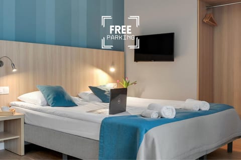 Restaurant/places to eat, Bed, TV and multimedia, Photo of the whole room, Bedroom, Meeting/conference room, towels, air conditioner