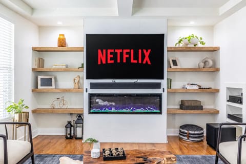 TV and multimedia, Living room, Seating area, pet friendly
