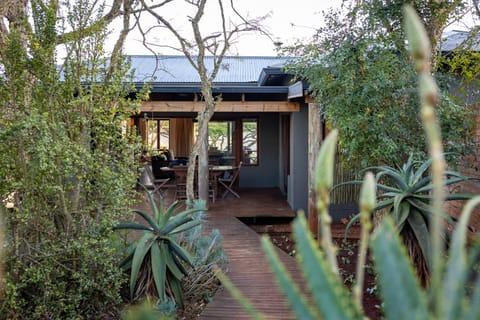 Property building, Day, Garden, Garden view