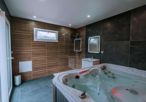 Félin pour l'Autre - Spa House in Normandy