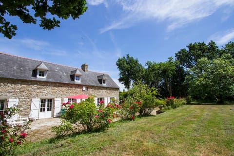 Property building, Spring, Day, Natural landscape, Garden, Garden view
