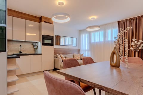 Dining area, kitchen