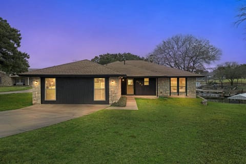 Lake House at Granbury home House in Granbury