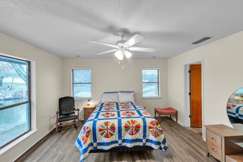 Lake House at Granbury home House in Granbury