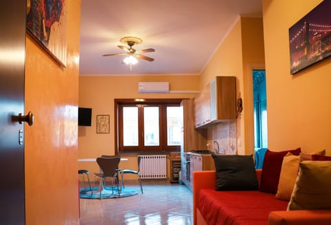 Communal lounge/ TV room, Kitchen or kitchenette, Living room, Dining area