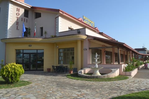 Facade/entrance