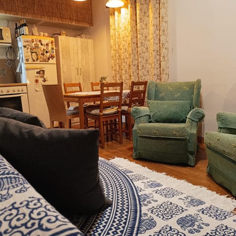 Communal lounge/ TV room, Living room, Dining area