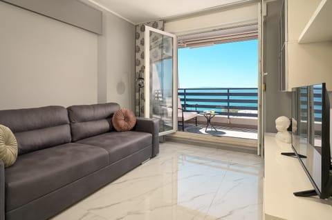 Natural landscape, TV and multimedia, View (from property/room), Balcony/Terrace, Living room, Seating area, Sea view