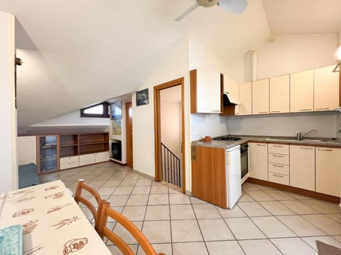 Kitchen or kitchenette, Dining area, oven, pet friendly, stove
