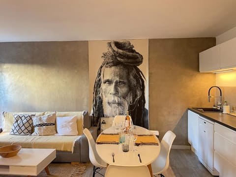 Kitchen or kitchenette, Living room