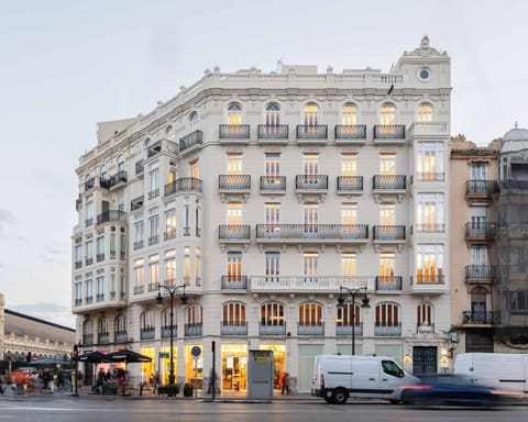 Property building, Neighbourhood, Location