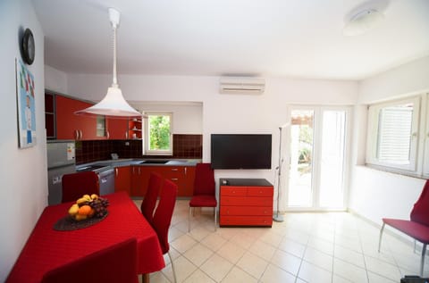TV and multimedia, Kitchen or kitchenette, Living room, Dining area