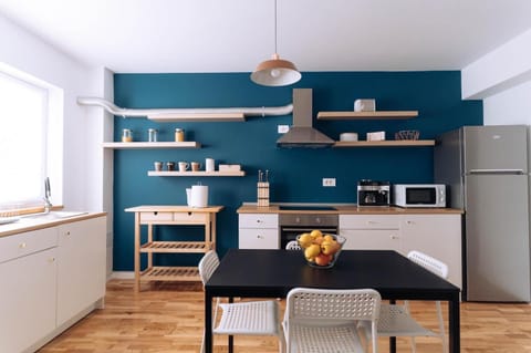 Kitchen or kitchenette, Dining area, oven, pet friendly, stove