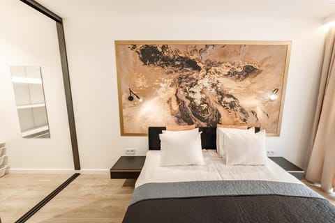Bed, Photo of the whole room, Decorative detail, Bedroom