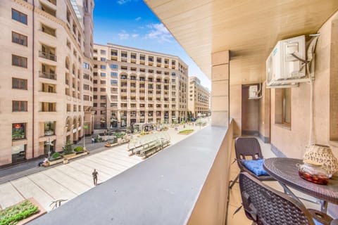 Neighbourhood, View (from property/room), Balcony/Terrace, Street view, Location