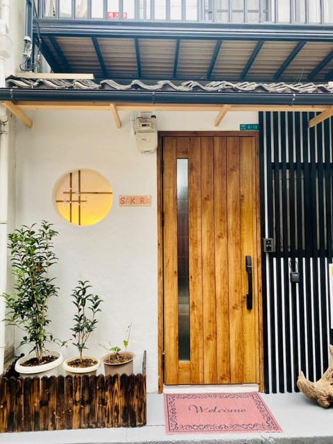 Property building, Facade/entrance, Day