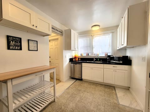 Kitchen or kitchenette, dishwasher, stove