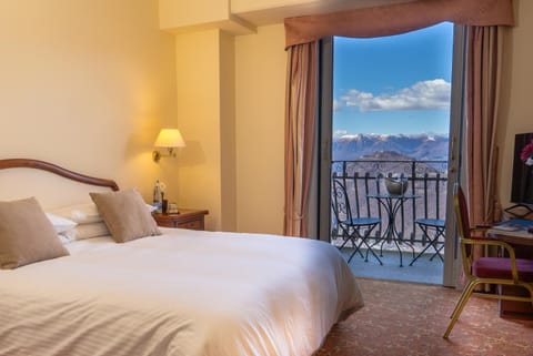 Bed, Natural landscape, Balcony/Terrace, Bedroom, Mountain view