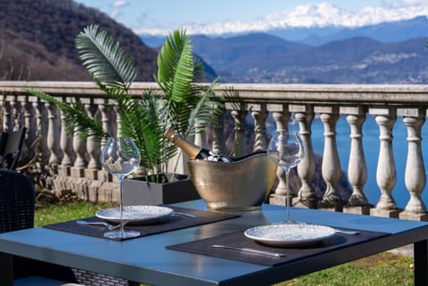 Day, Natural landscape, View (from property/room), Balcony/Terrace, Dining area