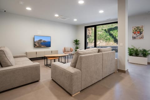 Communal lounge/ TV room, Communal lounge/ TV room