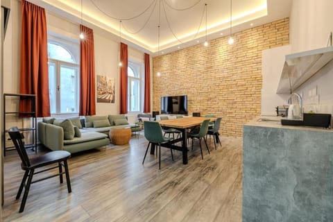 TV and multimedia, Kitchen or kitchenette, Living room, Dining area