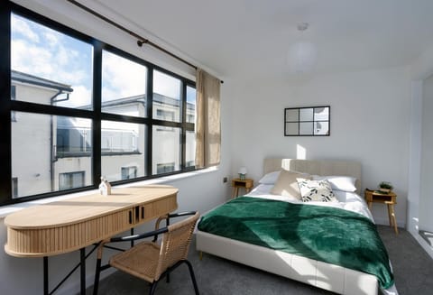 Bedroom, internet