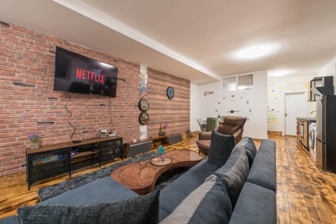 TV and multimedia, Living room, Seating area, Evening entertainment