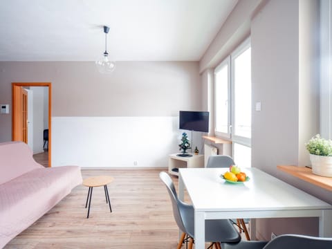 TV and multimedia, Living room, Dining area