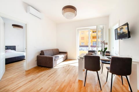 Communal lounge/ TV room, TV and multimedia, Living room, Photo of the whole room, Dining area
