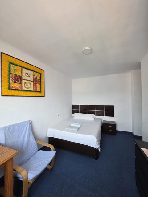 Habitación privada cómoda centro málaga vialia estación de tren María Zambrano y también cerca a la playa Vacation rental in Malaga