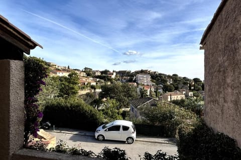 Spacious House with Large Terrace & Traditional Barbecue House in Bormes-les-Mimosas