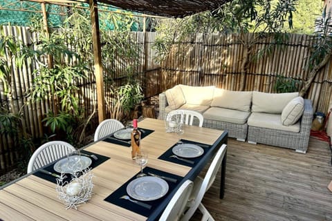 Spacious House with Large Terrace & Traditional Barbecue House in Bormes-les-Mimosas