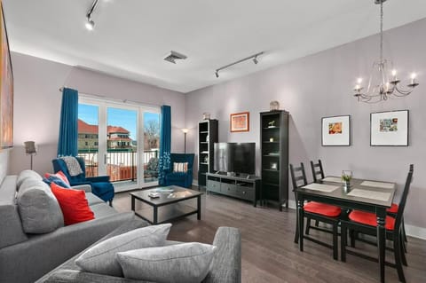 TV and multimedia, Living room, Seating area, Dining area
