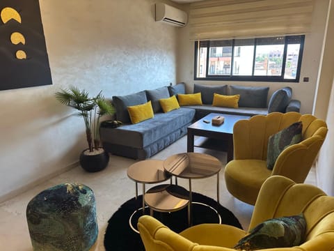 Living room, Seating area, air conditioner