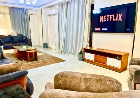 Communal lounge/ TV room, TV and multimedia, Living room, Seating area, Evening entertainment