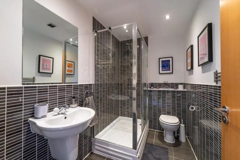 Stylish Studio Finnieston City Centre Free Parking Apartment in Glasgow