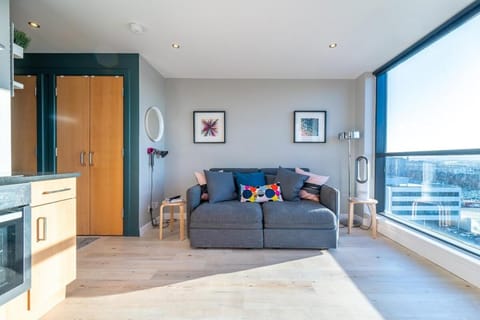Stylish Studio Finnieston City Centre Free Parking Apartment in Glasgow