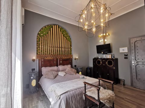 Bed, TV and multimedia, Photo of the whole room, Evening entertainment, Bedroom