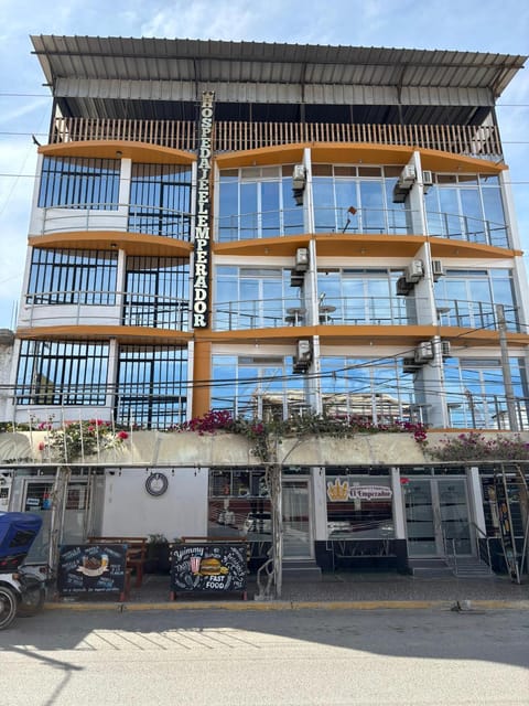 Restaurant/places to eat, Parking