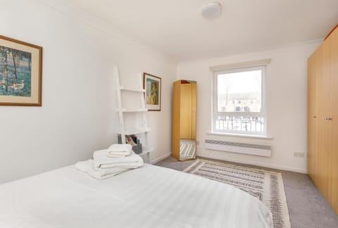 Bed, Bedroom, towels, towels, wardrobe