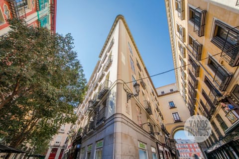 Property building, Day, Neighbourhood, City view, Street view