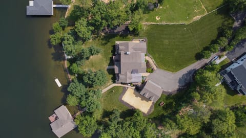 Property building, Bird's eye view, Parking