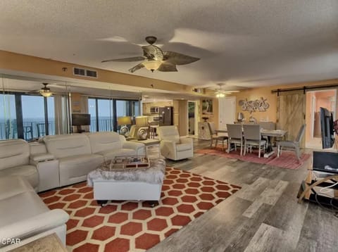 The Beach Life Apartment in Lower Grand Lagoon