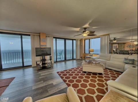 The Beach Life Apartment in Lower Grand Lagoon