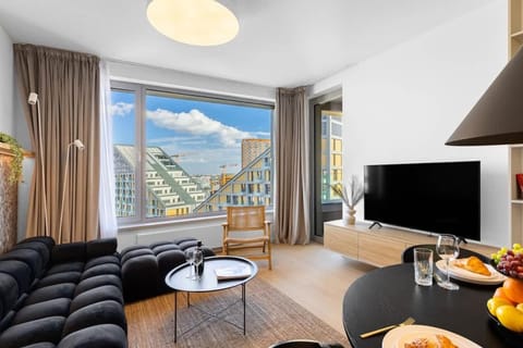 Communal lounge/ TV room, TV and multimedia, Living room, Dining area, Evening entertainment, City view