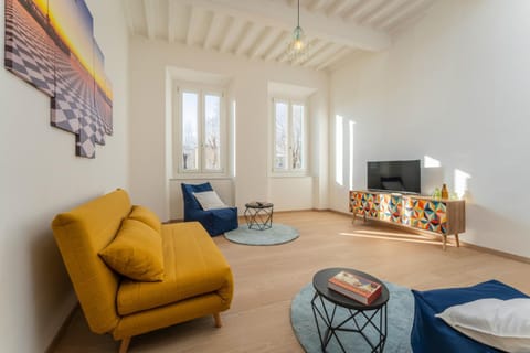 Day, TV and multimedia, Living room, Seating area