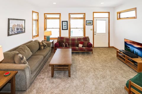 Herbie's Hideaway - Water views & Screened porch! House in Chincoteague Island