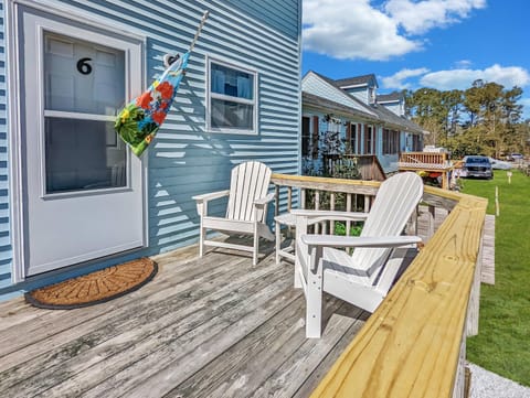 Heron Landing - In town, coastal cottage! House in Chincoteague Island