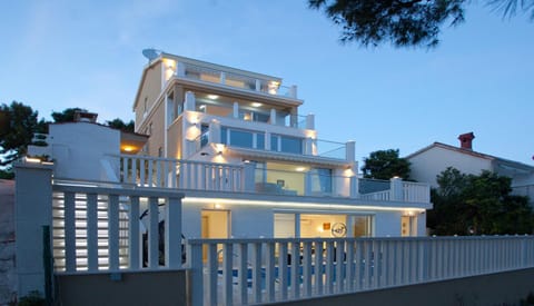 Communal lounge/ TV room, BBQ facilities, Garden, Balcony/Terrace, Fitness centre/facilities, Text overlay